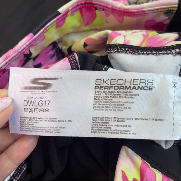 Womens Skechers Black and Pink Floral Athletic Leggings size Large - Picture 4 of 17